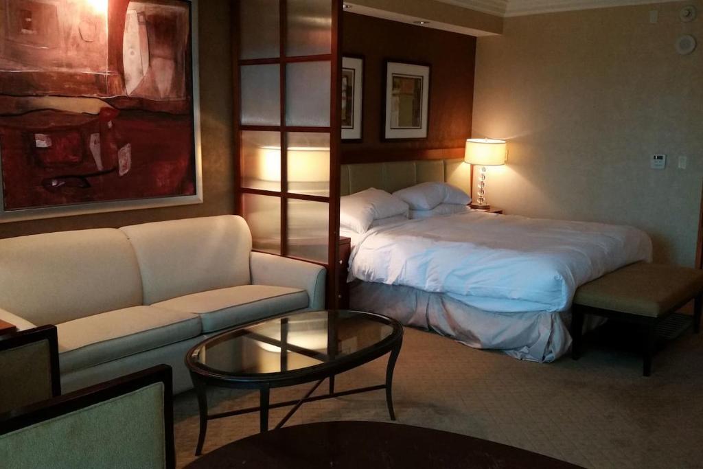 MGM Signature Suite Strip Views Luxury 26 Fl. B Main image 1